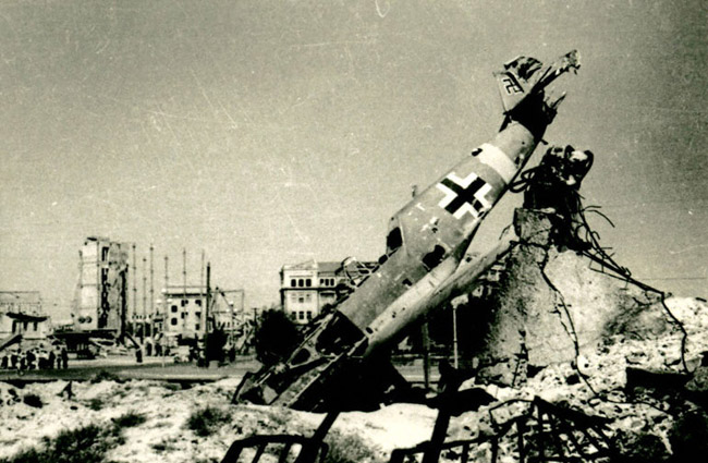 В центре Сталинграда, 1943 г.