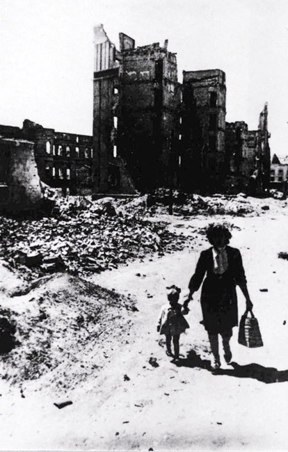 Первая весна после ужасных сражений, Сталинград, 1944 г. Автор съемки: Конов Л. И.