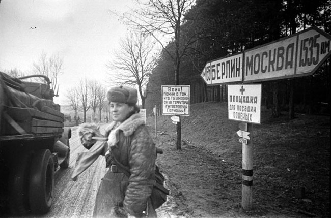 По дороге на Берлин. Германия, 1945 г. Автор съемки: Капустянский А. Б.