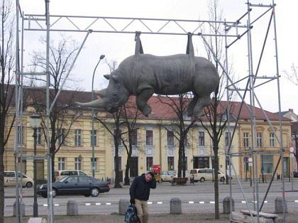 Странные и занятные статуи мира. Клик - следующее фото.