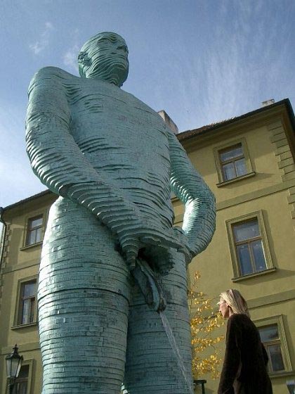 Странные и занятные статуи мира. Клик - следующее фото.