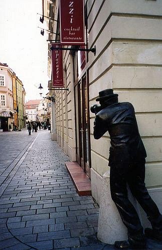 Странные и занятные статуи мира. Клик - следующее фото.