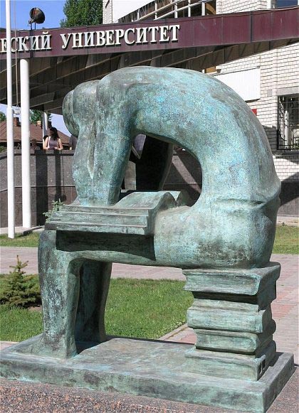 Странные и занятные статуи мира. Клик - следующее фото.