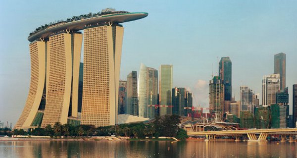 Отель Marina Bay Sands, бассейн под облаками