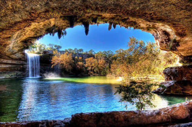 20 мест на планете, в существование которых трудно поверить Озеро Hamilton Pool, США